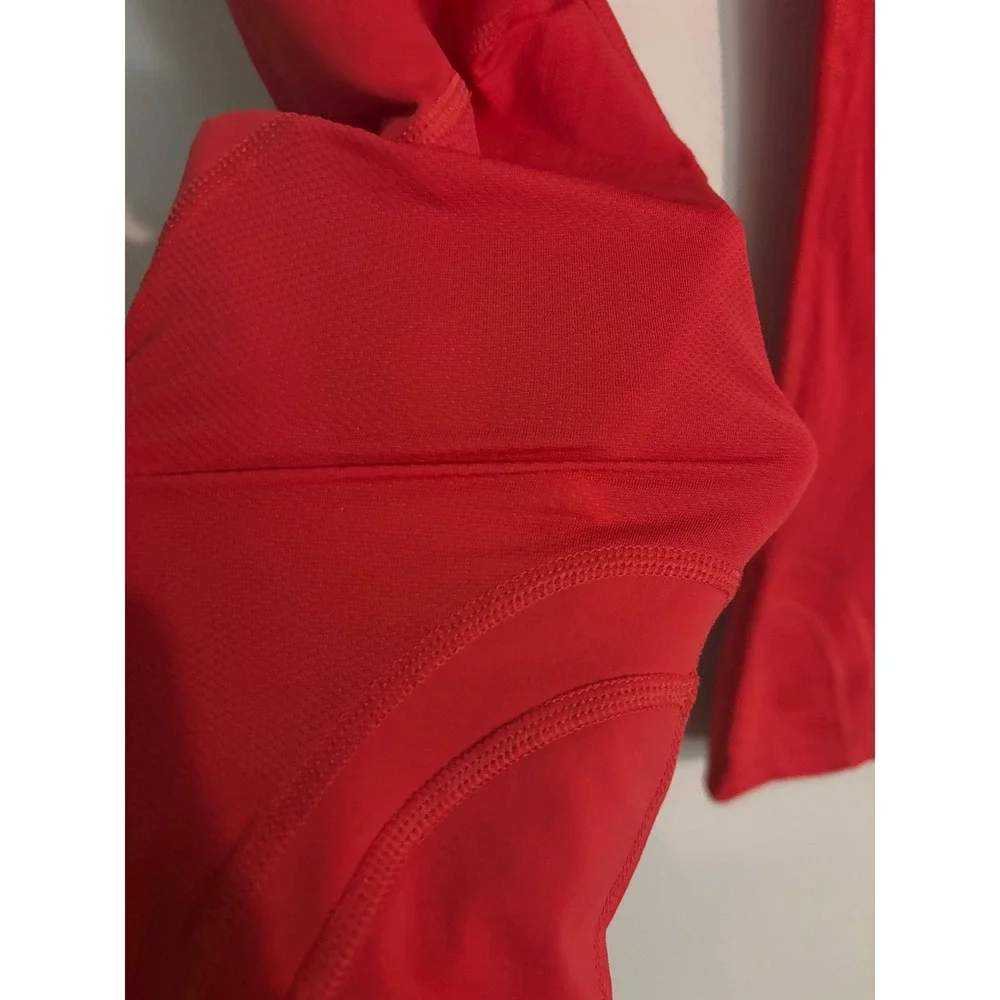 lululemon Womens Sz 6 Red Black White Stripe Capri Legging Athleisure Yoga Gym